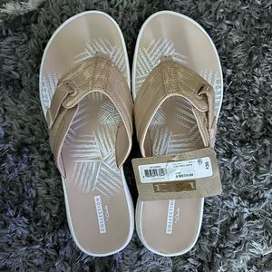 Clarks collection nude flip flops sandals NWT Clark’s sandals